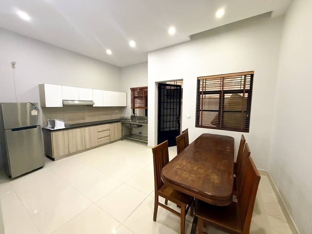 180 sqm Living Size Řadový dům K pronájmu in Meanchey