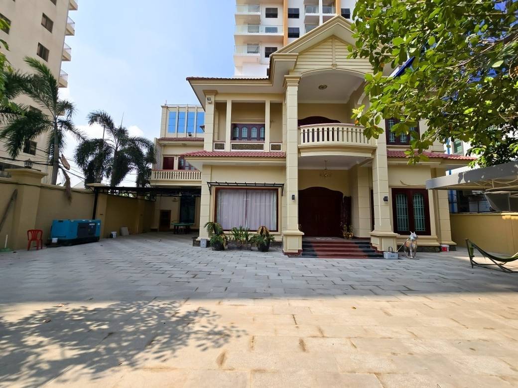 $4,000 Vila