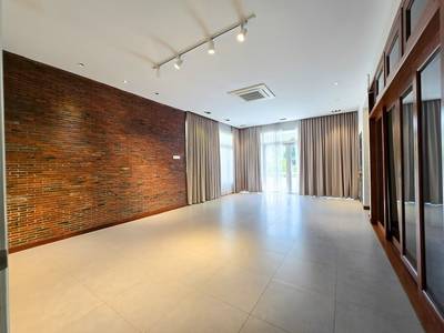 600 sqm Land Size Vila K pronájmu