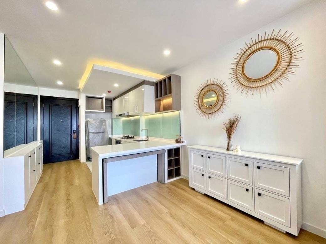 Zařízeno Condo For Sale & Rent