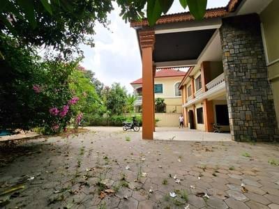 วิลล่า สำหรับเช่า พื้นที่ใช้สอย 240 ตร.ม. ใน Toul Kork