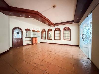 9 Bedrooms House and lot Na prodej for $3,150,000