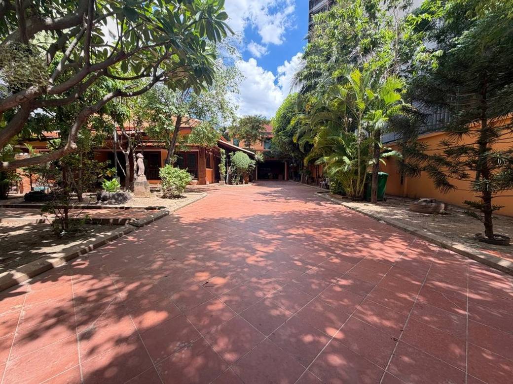 Vila K pronájmu with 6 Parking Space