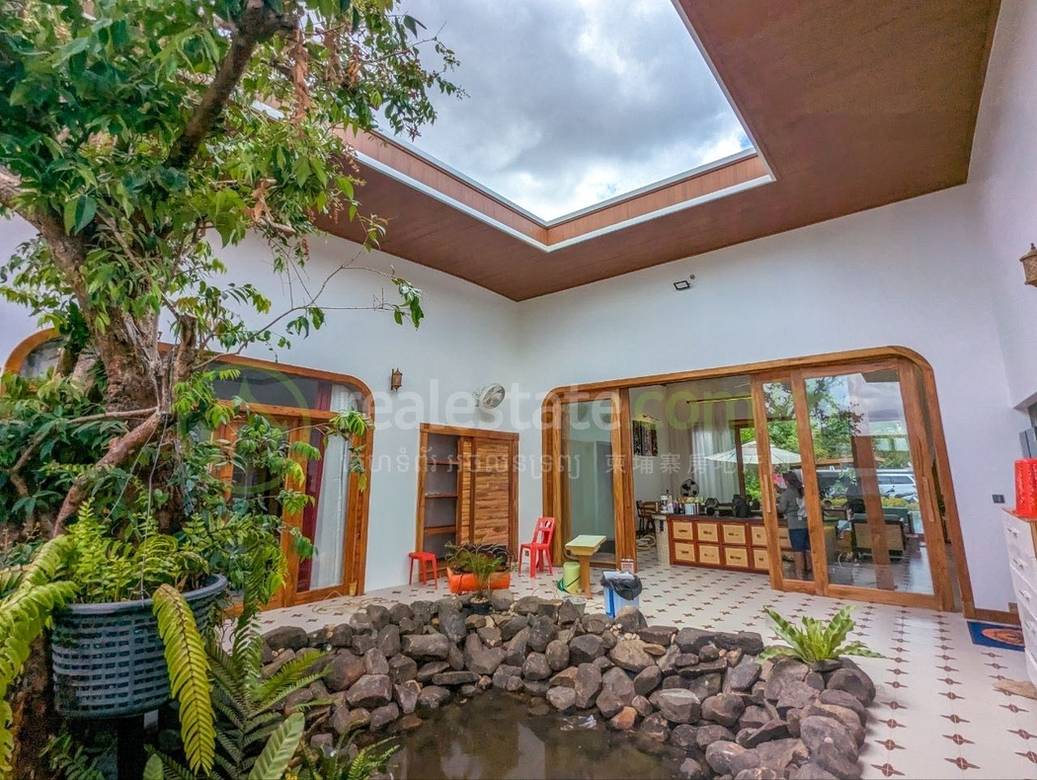 $285,000 Villa