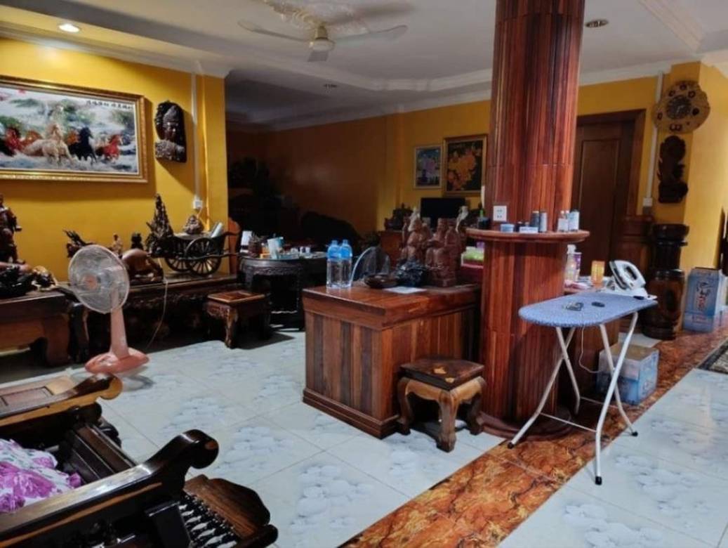$850,000 Vila
