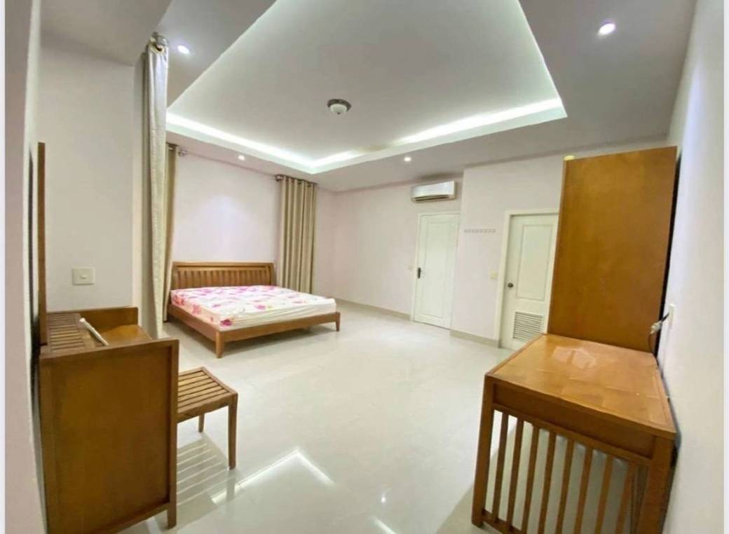 $1,300 Villa