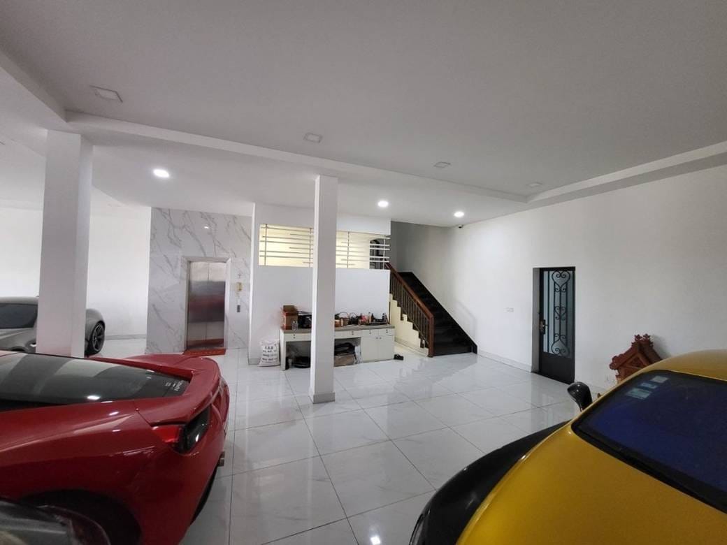 880 sqm Living Size Building For Sale in Sen Sok