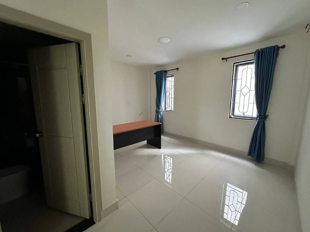 ផ្ទះល្វែង For Sale & Rent ទំហំដី 139.5 ម៉ែត្រការ៉េ
