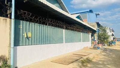 $1,300 Warehouse