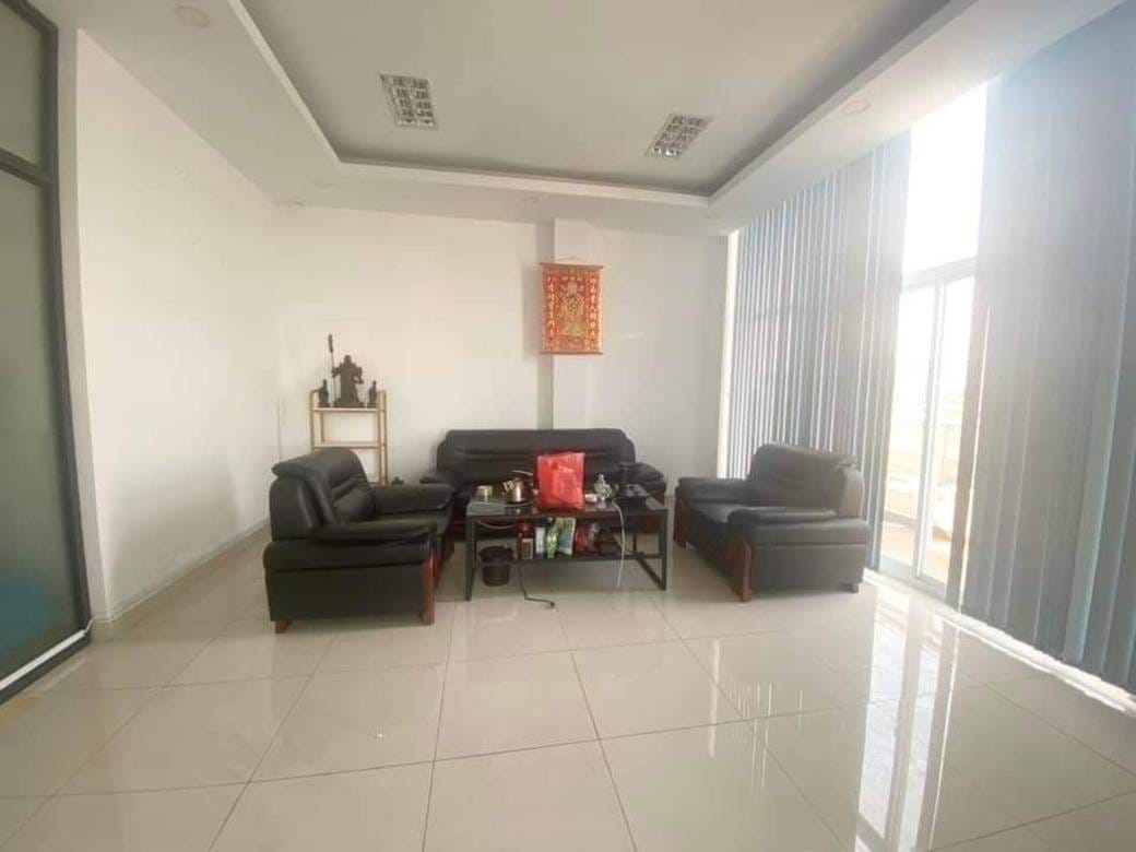 1,350 sqm Living Size Budova K pronájmu in Sen Sok