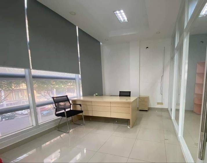 270 sqm Land Size Budova K pronájmu