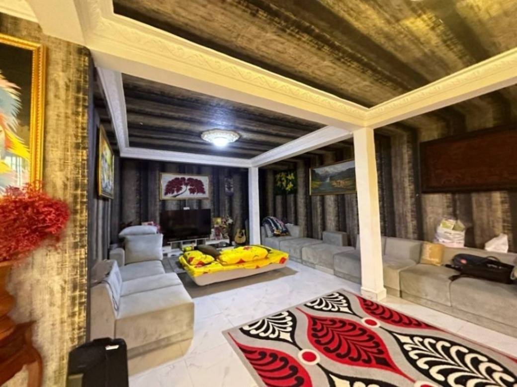 $453,000 Vila