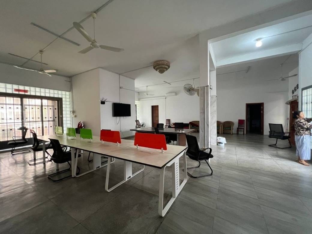 870 sqm Living Size Шопхаус Для Продажи in Toul Kork