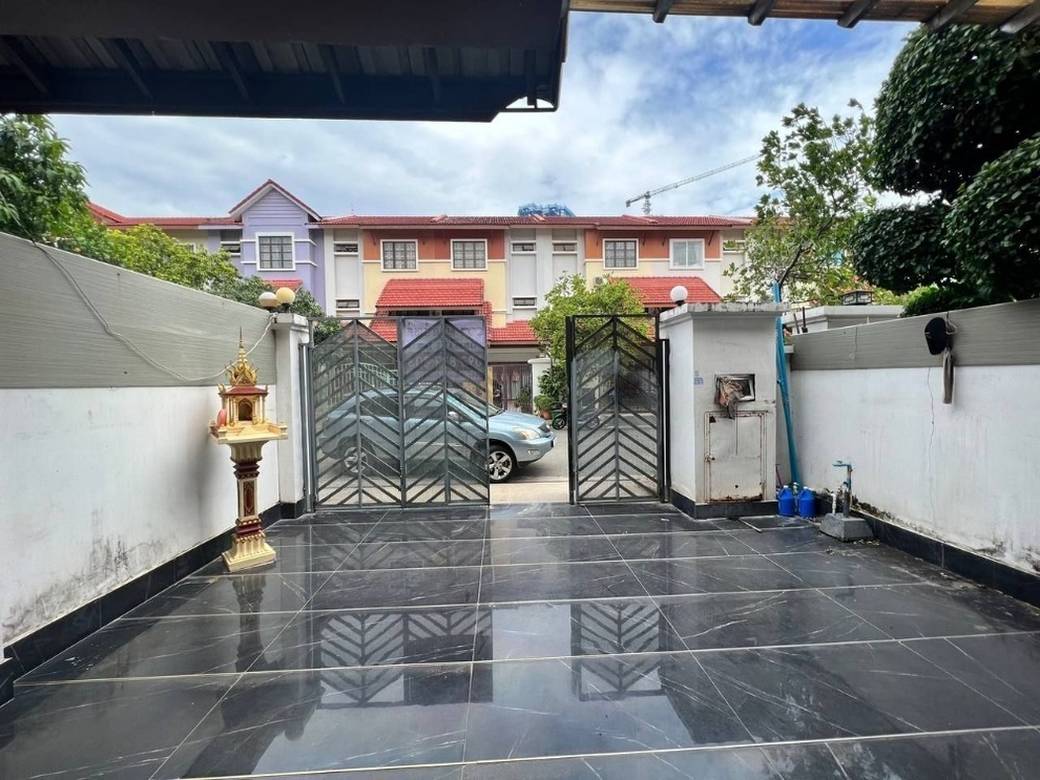 225 sqm Living Size Flat House Na prodej in Toul Kork