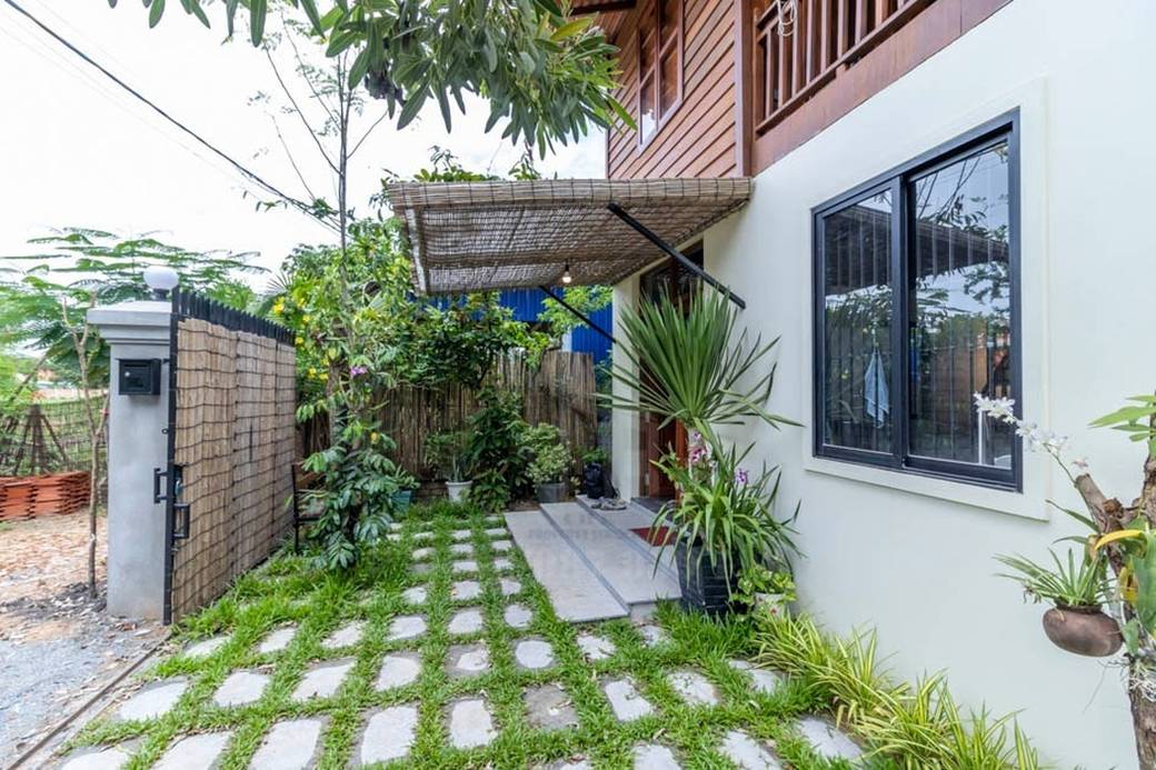 5 Bedrooms House and lot For Sale