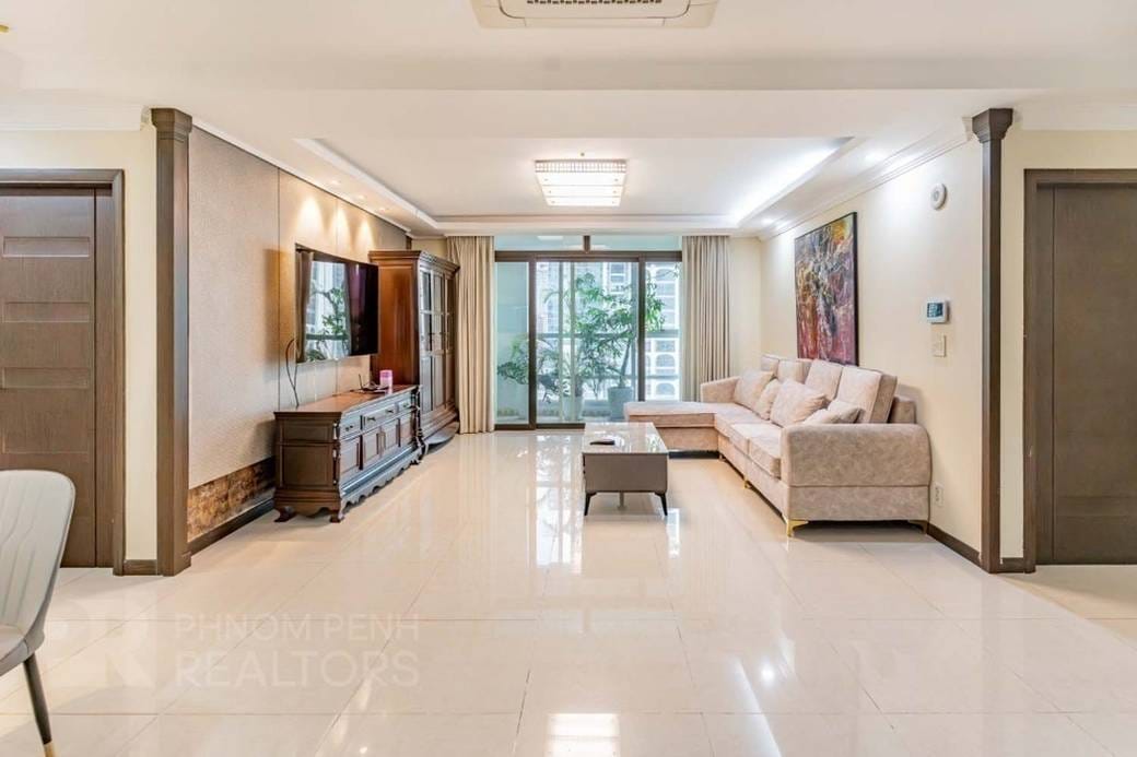 $1,600 Condo