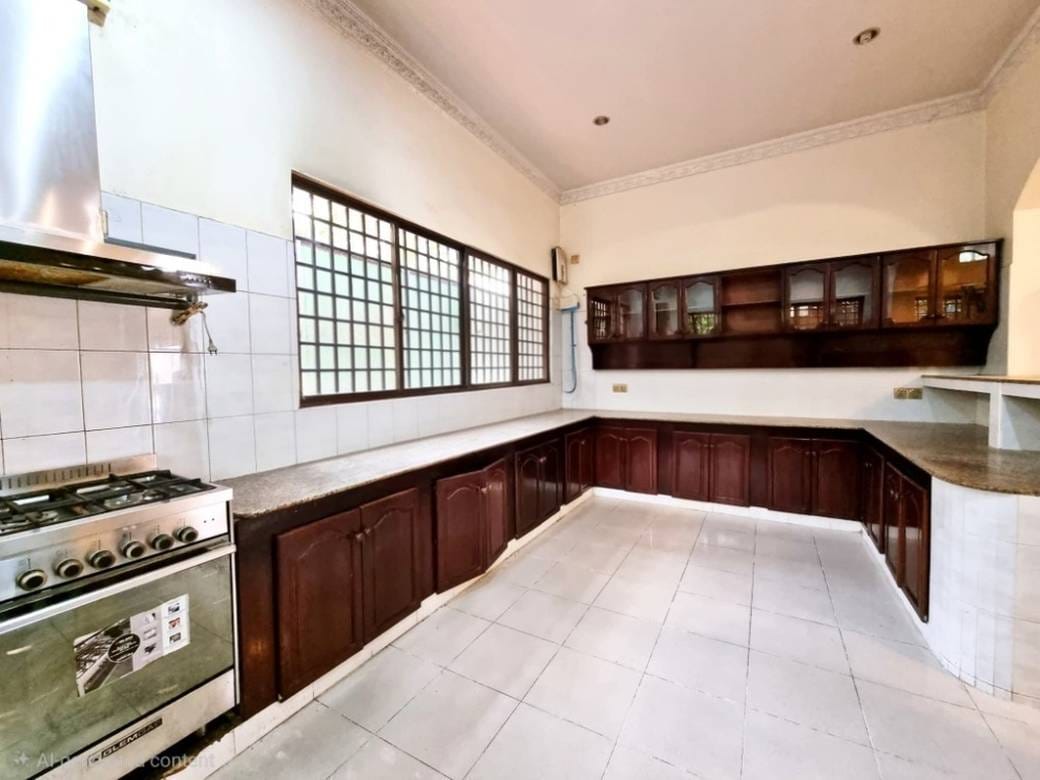 717.4 sqm Land Size Vila Na prodej