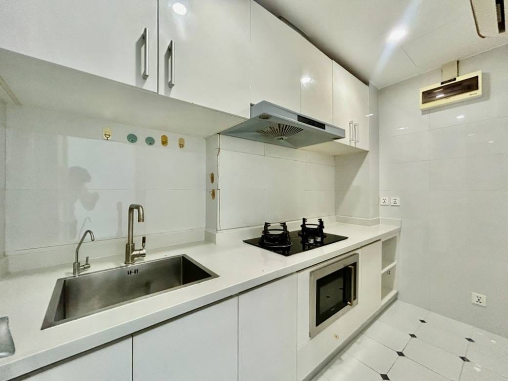Zařízeno Condo For Sale & Rent