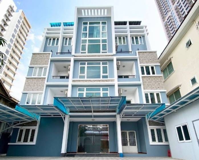 15 Bedrooms Building For Rent
