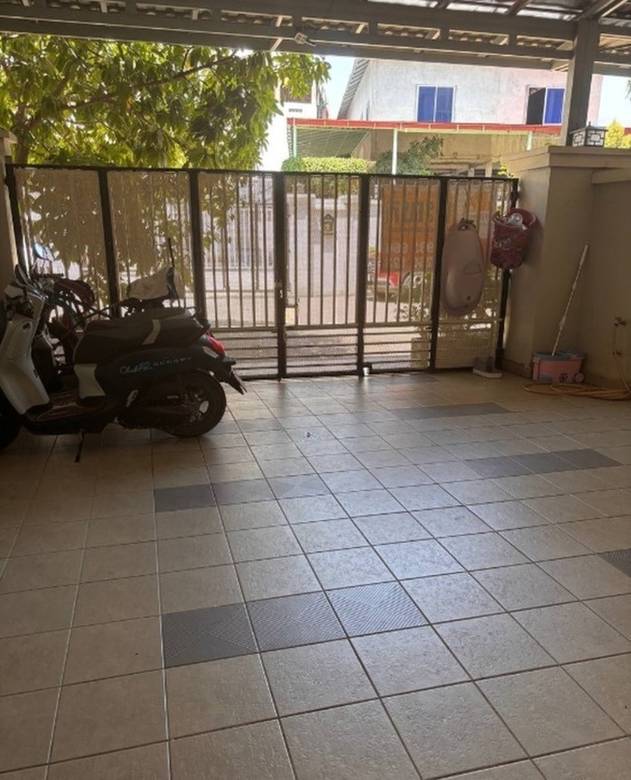 带1个停车位的联排住宅出售