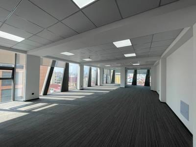 150 sqm Living Size Kanceláře K pronájmu in Boeng Keng Kang