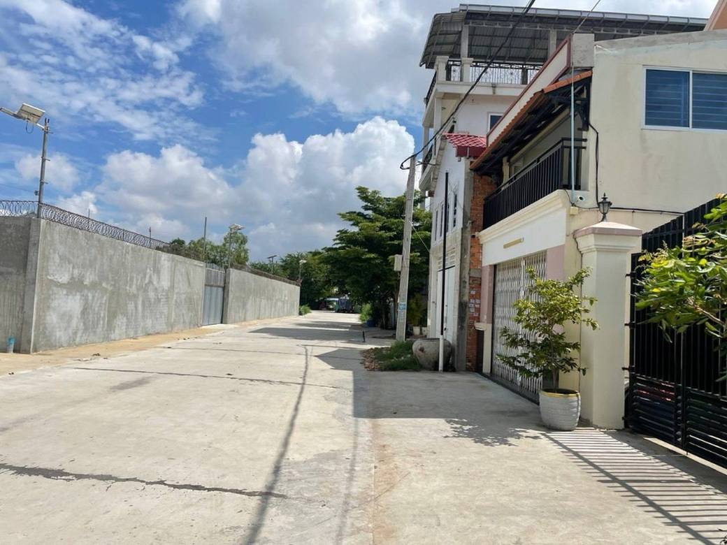 220 sqm Land Size House and lot Na prodej