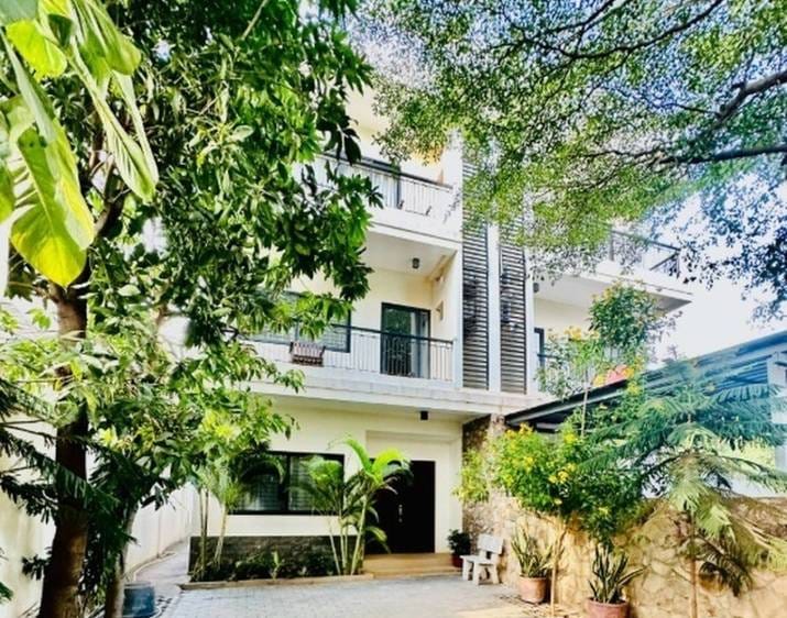 4 Bedrooms House and lot For Rent
