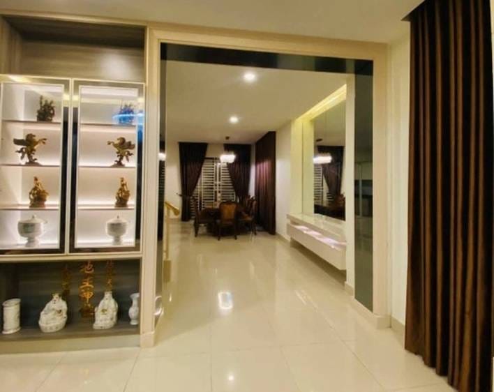 $1,900 Dvojvila