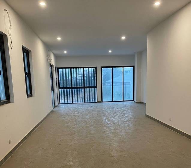 136.5 sqm Land Size Shophouse K pronájmu