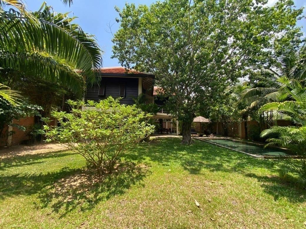 $1,300 Villa