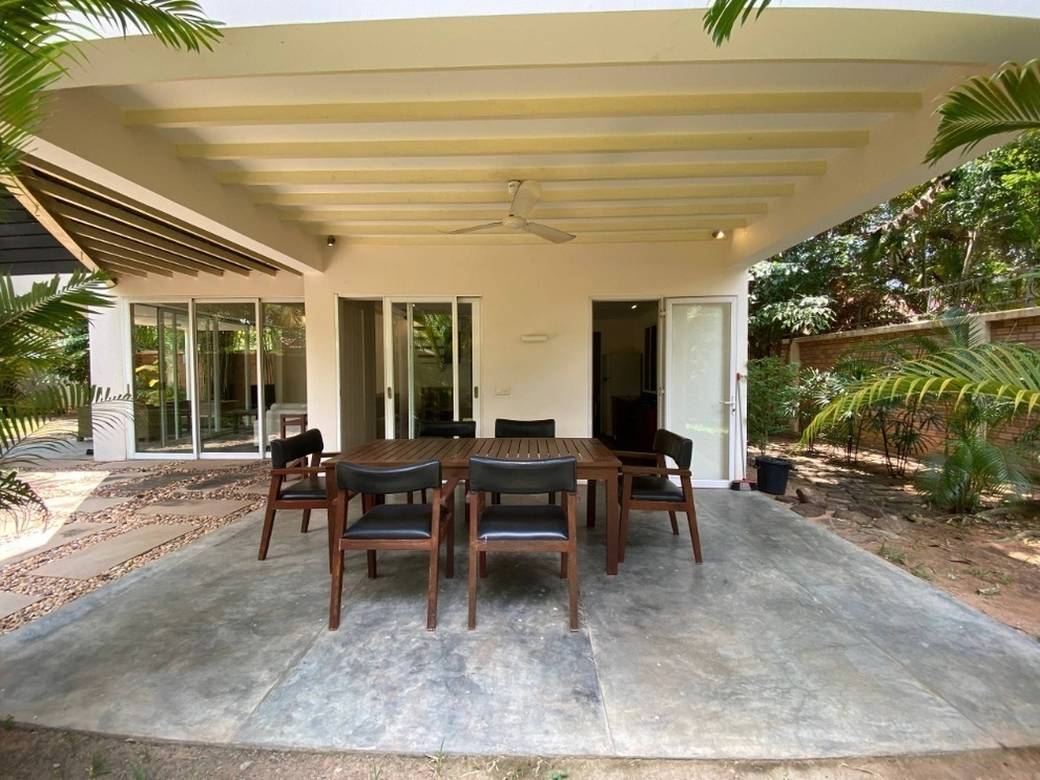 1,012 sqm Land Size Villa For Rent