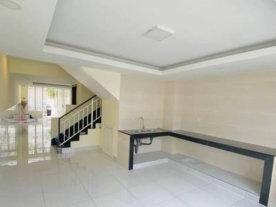 201.6 sqm Living Size Shophouse Na prodej in Sen Sok