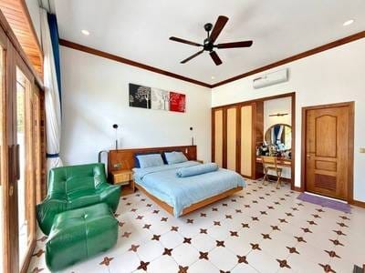 $330,000 Vila