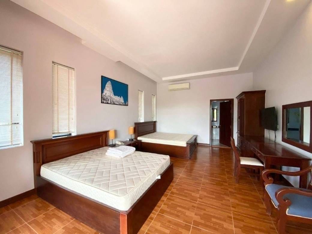 Hotel For Rent with 10 Parking Space