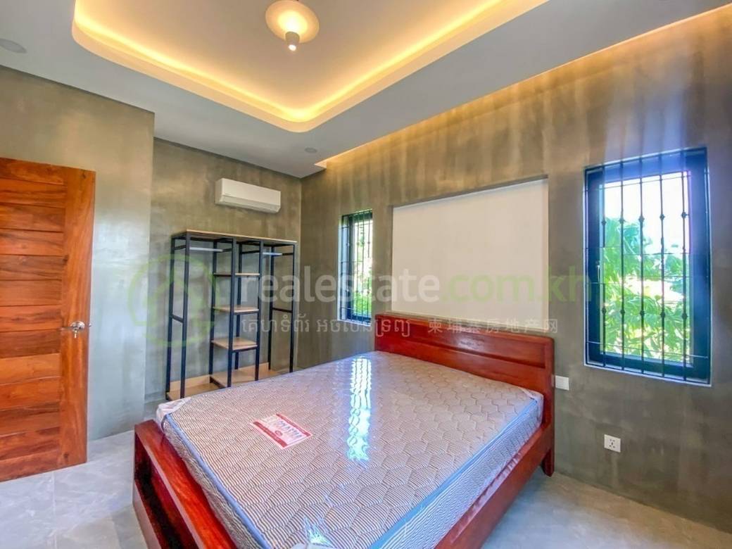 $1,200 Vila