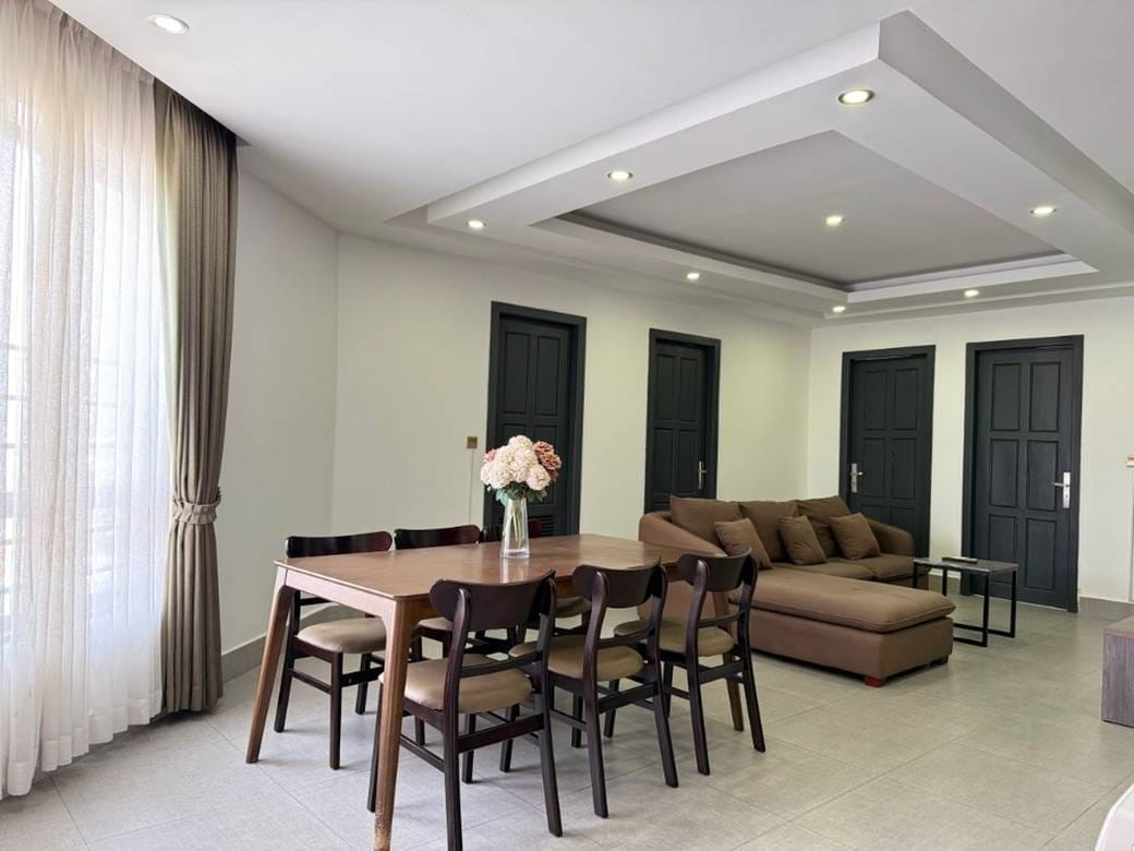 💁‍♂️ Large 5-Bedroom Apartment at Toul Tompoung area | $1,980