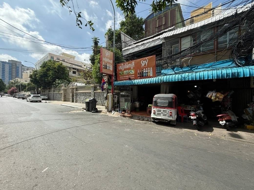 Chakto Mukh Shophouse Na prodej in Chakto Mukh