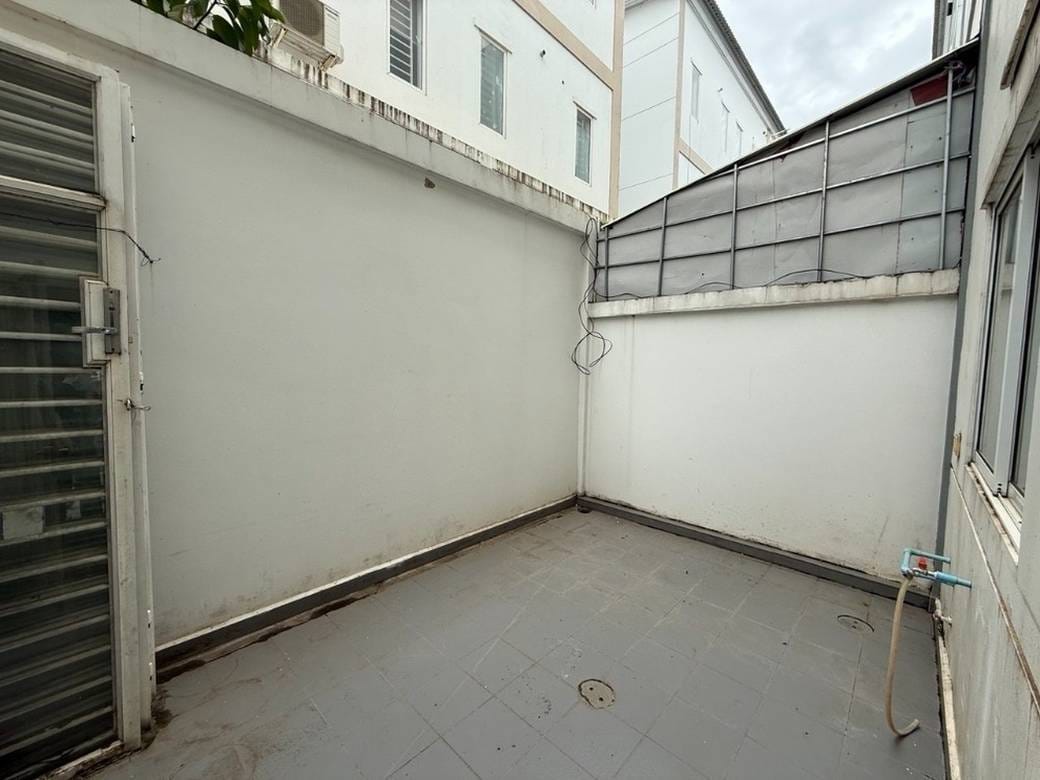 Shophouse For Rent in Chroy Changvar $750
