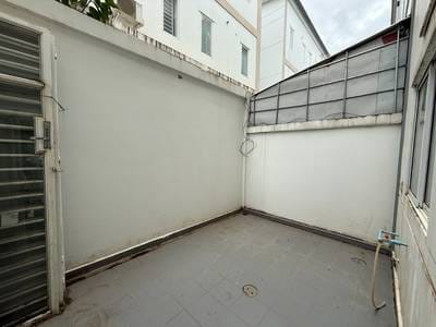 Shophouse For Rent in Chroy Changvar $750