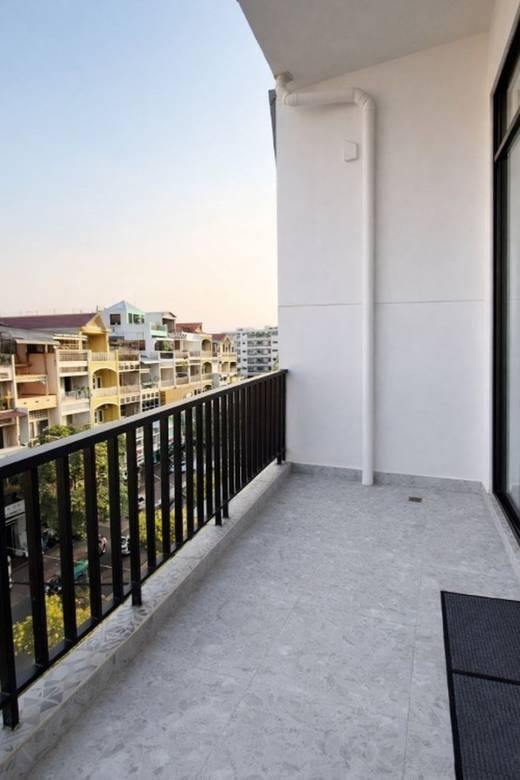 100 sqm Living Size Apartmán For Sale & Rent in Daun Penh