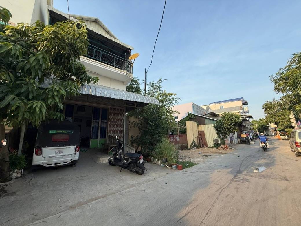 40 sqm Land Size House and lot Na prodej