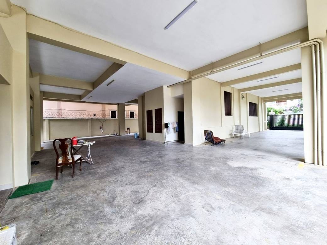 1,200 sqm Land Size Budova K pronájmu