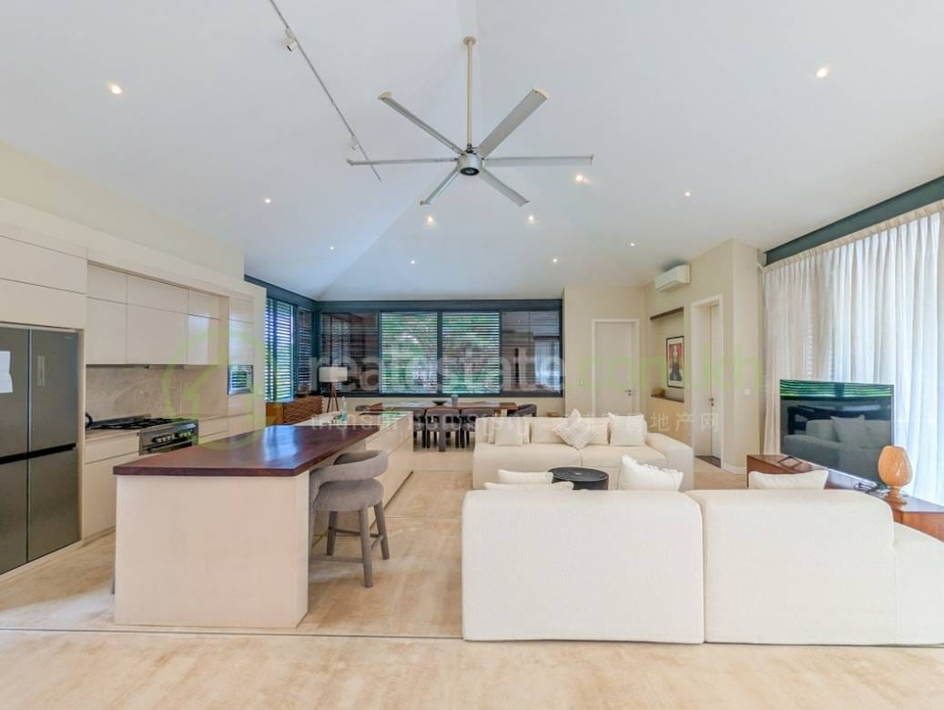 5 Bedrooms Vila K pronájmu