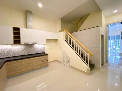 Borey Peng Huoth: The Star Platinum Eco Sunrise | Chbar Ampov126-1,323平方米使用面积店屋出租