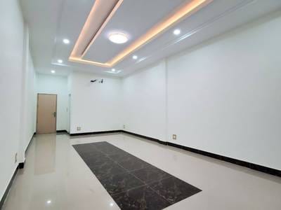 Maison-boutique À vendre de 100 m² de terrain