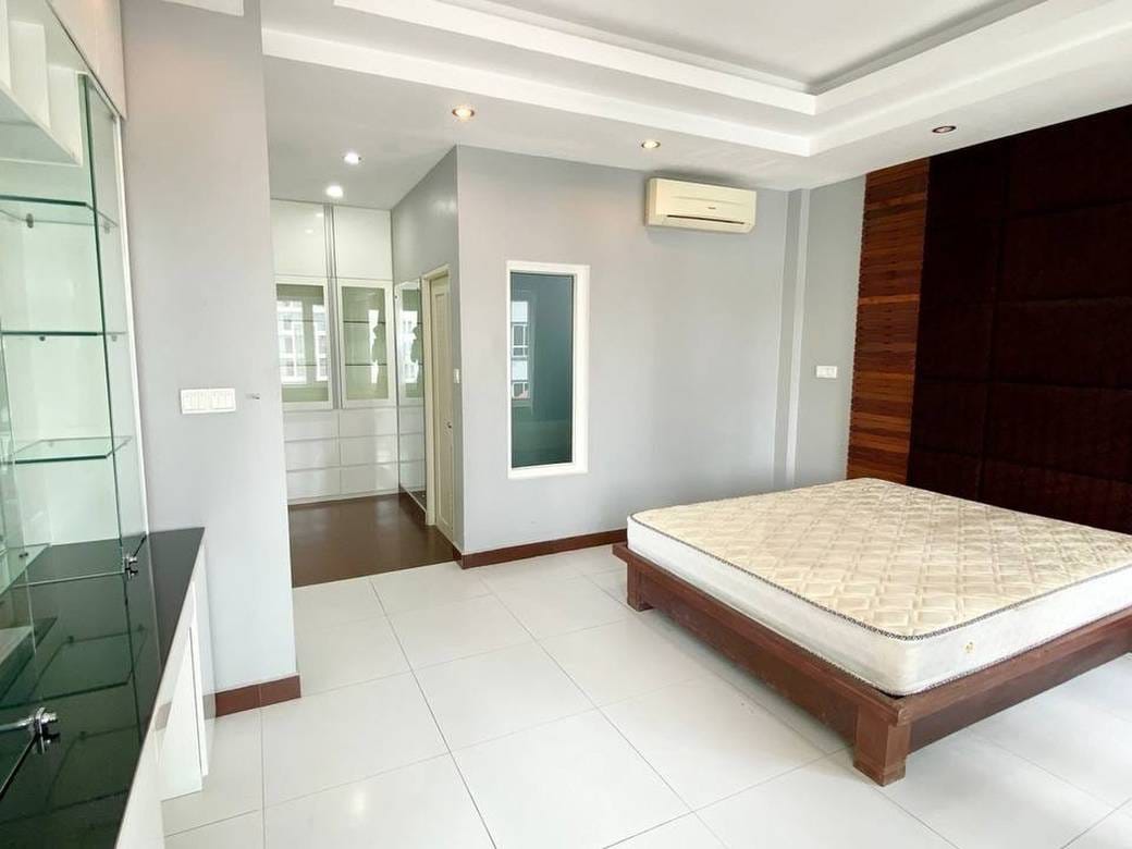 1,092 sqm Living Size Building For Rent in Boeng Keng Kang