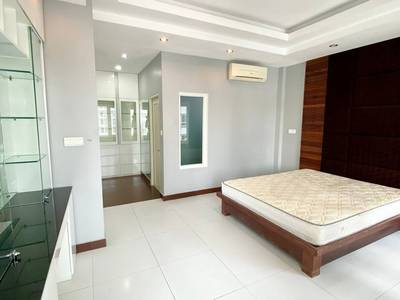 1,092 sqm Living Size Building For Rent in Boeng Keng Kang