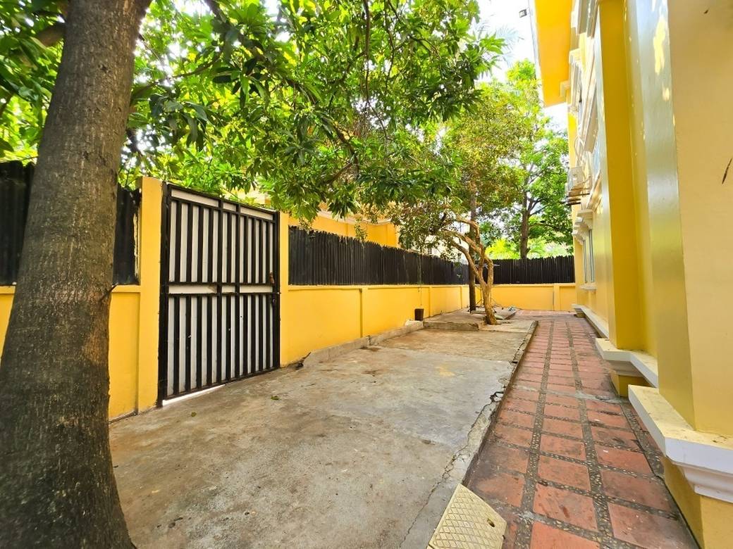 600 sqm Land Size Vila K pronájmu