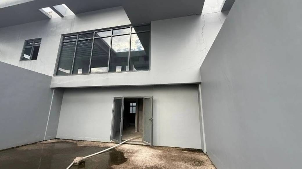 Bâtiment À vendre de 217 m² de terrain