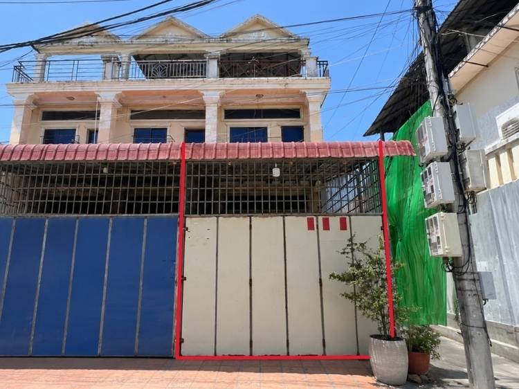 ลิงก์เฮ้าส์ สำหรับขาย ใน Boeung Tumpun 2, Meanchey, Phnom Penh